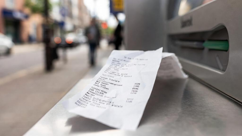 Scontrino bancomat abbandonato sportello ATM rischio dati Codacons