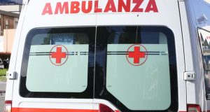 Guida senza patente una moto, poi lo schianto: morto un 20enne