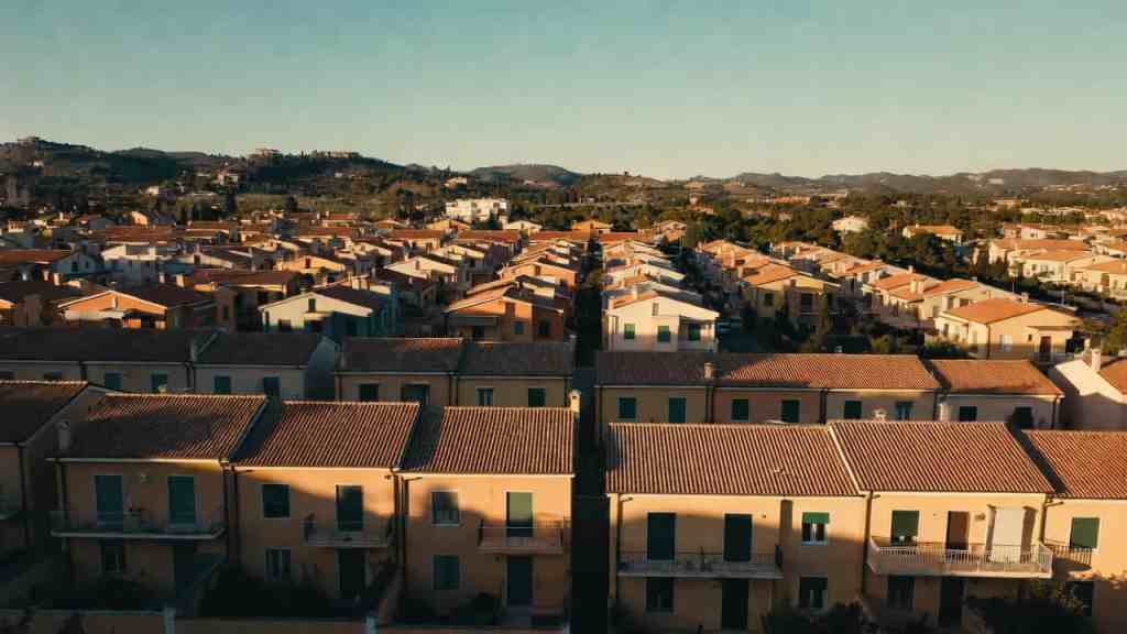 Quartiere residenziale italiano visto dall'alto — bonus prima casa under 36 nel 2026