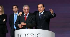 Dell’Utri e la moglie a processo a Milano per i 42 milioni ricevuti da Berlusconi