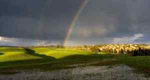Da pioggia e neve al caldo improvviso: cosa succederà nel weekend di Pasqua