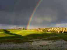 Da pioggia e neve al caldo improvviso: cosa succederà nel weekend di Pasqua