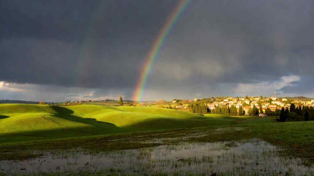 Italia divisa tra maltempo e sole primaverile durante il weekend di Pasqua