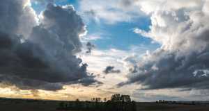 Meteo, cambia tutto: piogge e temporali, poi sole per il 25 aprile