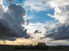 Meteo, cambia tutto: piogge e temporali, poi sole per il 25 aprile