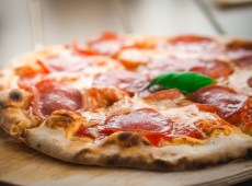 Quanto costa una pizza in Italia: fino a 28 euro a Palermo, rincari fino al 60%