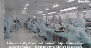 Cina, sviluppato un chip fotonico più sottile della carta