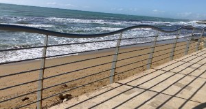 La ringhiera da 300mila euro: ad Avola il mare divora i soldi pubblici