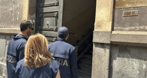 Abusi in famiglia ai danni di una ragazzina di 14 anni, arrestata la mamma e il compagno