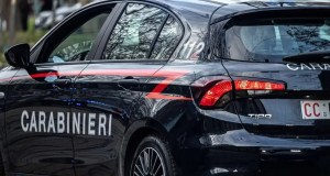 Figlio uccide la madre e ne nasconde il corpo