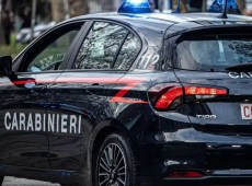 Figlio uccide la madre e ne nasconde il corpo