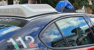 Cameriere sfugge a un agguato: due uomini in scooter con il volto coperto