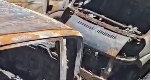 Intimidazioni nel quartiere Cep, a fuoco i furgoni di imprese, danni agli edifici
