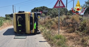 Scontro tra uno scuolabus e un’auto a Mazara del Vallo, venti feriti, 14 bambini