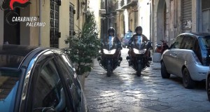 Ventenne scappa ai carabinieri e lancia via la droga, fermato a Borgonuovo dopo un inseguimento