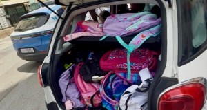 Quattordici alunni stipati dentro una Fiat 500, fermato scuolabus abusivo allo Zen