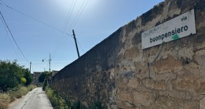 L’omicidio in via Buonpensiero, il ragazzo portato al Malaspina in stato di fermo