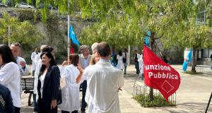 Camici bianchi in piazza piuttosto che in corsia, in sciopero i medici del Giglio di Cefalù