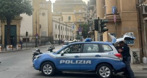 Zone rosse, picchiato e rapinato in via Divisi, arrestato un uomo