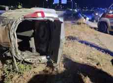 Auto con minorenni esce di strada durante la fuga: un morto e quattro feriti