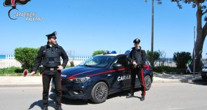 Insulti ai carabinieri e fuga dal posto di blocco, tre giovanissimi nei guai