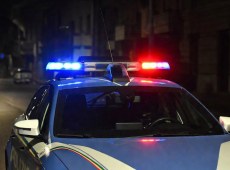 Difende una collega e viene accoltellato al petto: arresto cardiaco e corsa in ospedale