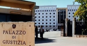 I miasmi a Priolo: la Procura apre un’inchiesta, fari accesi sulle emissioni