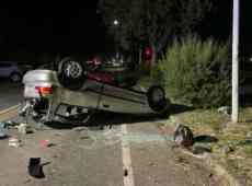 Speronano un’auto con una famiglia a bordo fino al ribaltamento: due 18enni arrestati per tentato omicidio