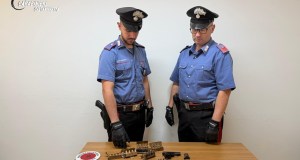 Pistola clandestina e oltre 150 munizioni, arrestato un uomo a Niscemi