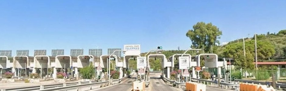 Intascavano i soldi ai caselli col trucco del biglietto smagnetizzato, sospesi 6 dipendenti del Cas