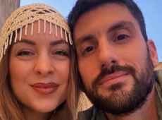 Bimbo di 13 mesi smette di respirare in volo: due infermieri lo salvano a bordo di un aereo