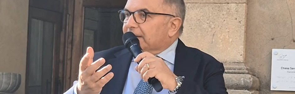 Mafia, racket e intimidazioni, l’analisi del procuratore de Lucia, informazione e social hanno un ruolo e poi ci sono i danni delle fiction