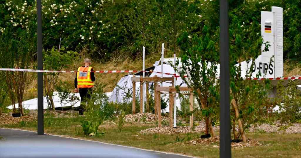 Aereo si schianta in Francia