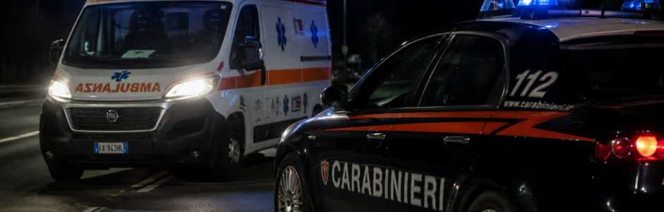 Auto pirata travolge due ragazzi nella notte: muore studente di 23 anni, caccia al conducente