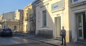 Bomba contro il bancomat di una banca di Carlentini, caccia ad una banda