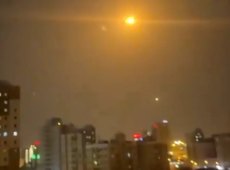 Attacchi Iran su Kuwait e Bahrein: droni e missili colpiscono aeroporto internazionale, ci sono feriti