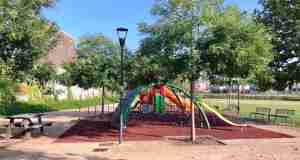 Tenta di strangolare due bambini al parco: bloccato da un passante