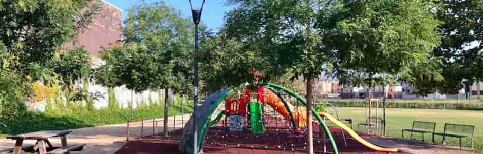 Tenta di strangolare due bambini al parco: bloccato da un passante