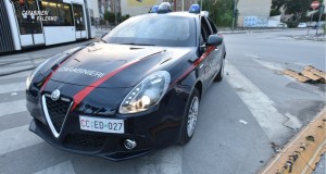 Atti osceni in piazza Aragona poi aggredisce i carabinieri: arrestato 27enne