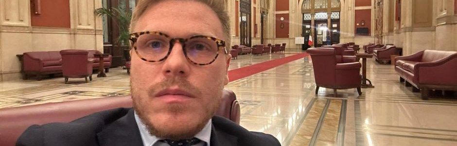 Stop a Ismaele La Vardera, c’è un patto segreto fra Pd e 5 stelle per fermare la cavalcata dell’ex Iena