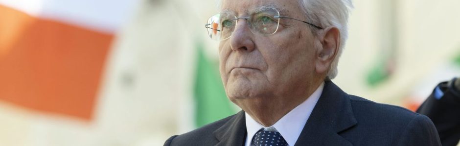 Mattarella: “La scuola è aperta a tutti” e contro i ghetti. Il giorno dopo il tetto agli studenti stranieri annunciato da Meloni