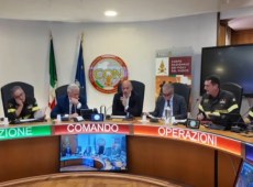 Incendi in Sicilia, vertice in sala operativa nazionale fra Comandanti Vigili del Fuoco e sottosegretario Prisco