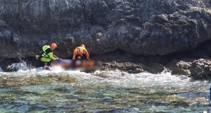 Tragedia al solarium Ru Frati a Siracusa: bagnante si getta in acqua e muore