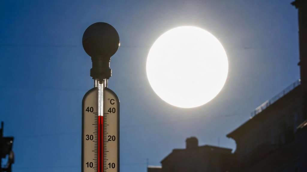 Ondata di caldo africano in una città italiana con temperature vicine ai 40 gradi.