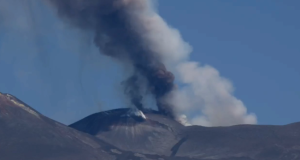 Emergenza Etna, transfer e treni speciali per collegare Comiso, Trapani e Palermo con Catania