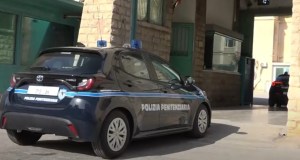 Lancio di pacchi nel carcere di Trapani, bloccati e denunciati due giovani