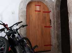 Cinque neonati morti trovati in scatole di cartone