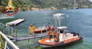 Si tuffa per salvare il figlio nel lago di Como: disperso un turista
