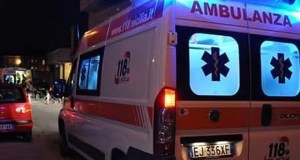 Drammatico incidente nella notte: scooter sbatte sull’asfalto, muore un ragazzo di soli 19 anni