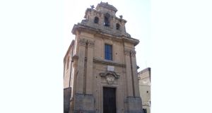 Rubate dalla chiesa la pisside con le ostie e arredi sacri: indagano i carabinieri